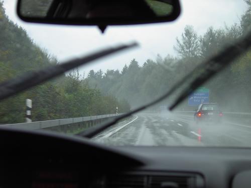 01_regenaufautobahn_medium