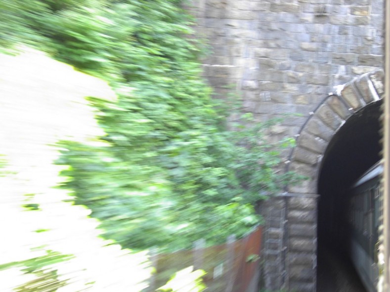39_zug_tunnel_big