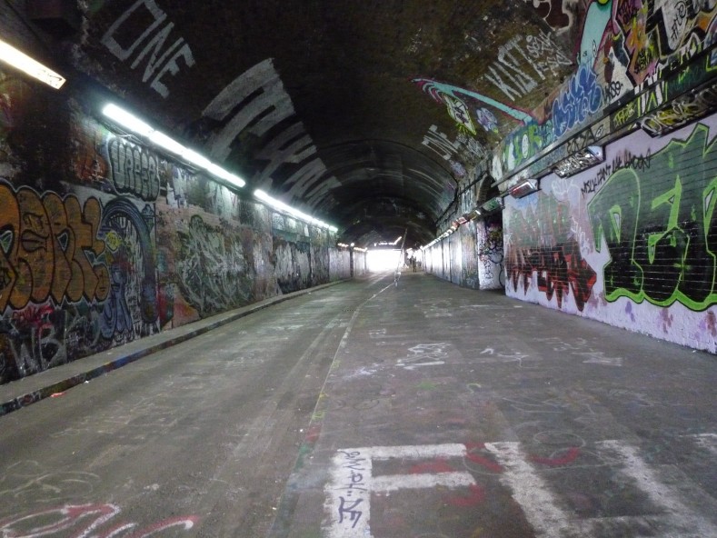 UK2010273