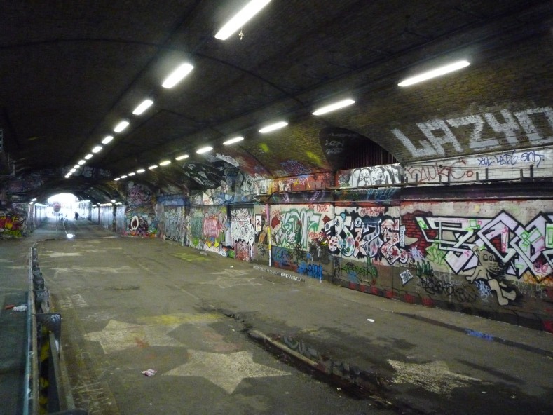 UK2010275